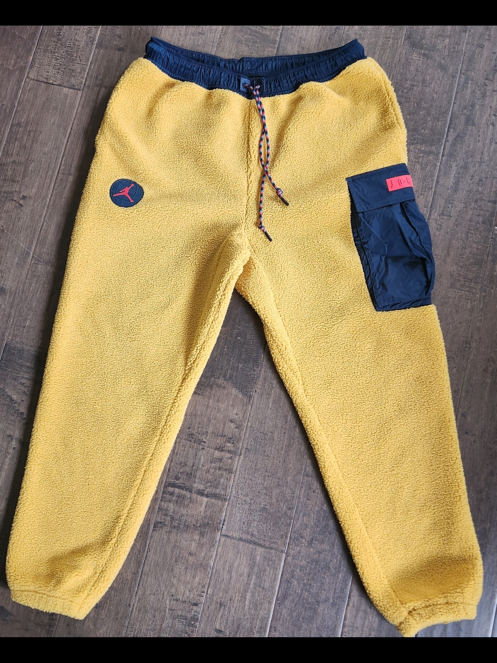 Jordan Men's Essentials Mountainside Sherpa Fleece Pants in yellow Size Large
